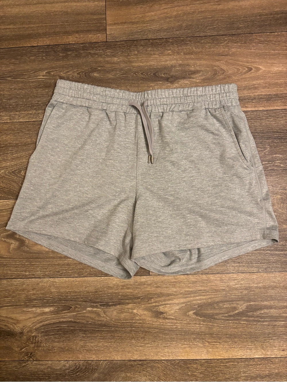 Quince Women’s Flowknit Ultra-Soft Performance Shorts Light Gray Size M